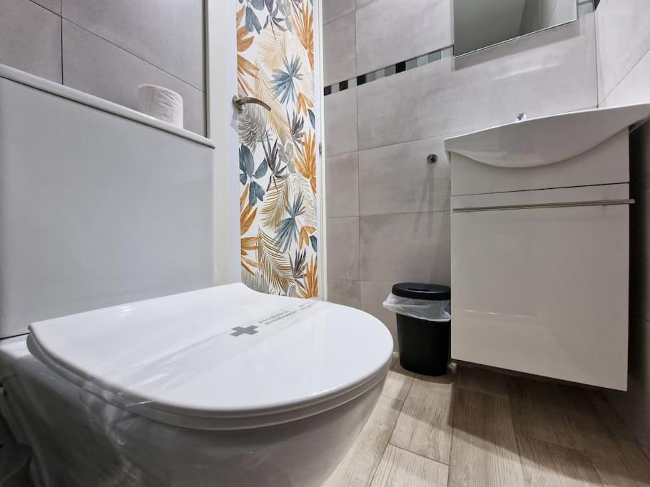 Mediodia Chica Apartamento Tipo Loft En La Latina Apartment มาดริด ภายนอก รูปภาพ